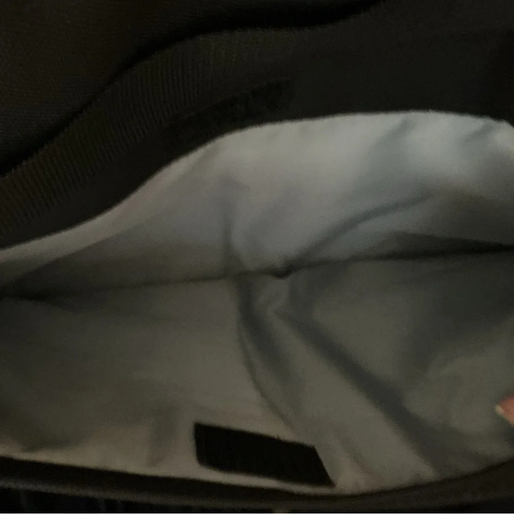 📍NEW—HP Black 15.35” Length Laptop Bag With Shoulder Pad Strap